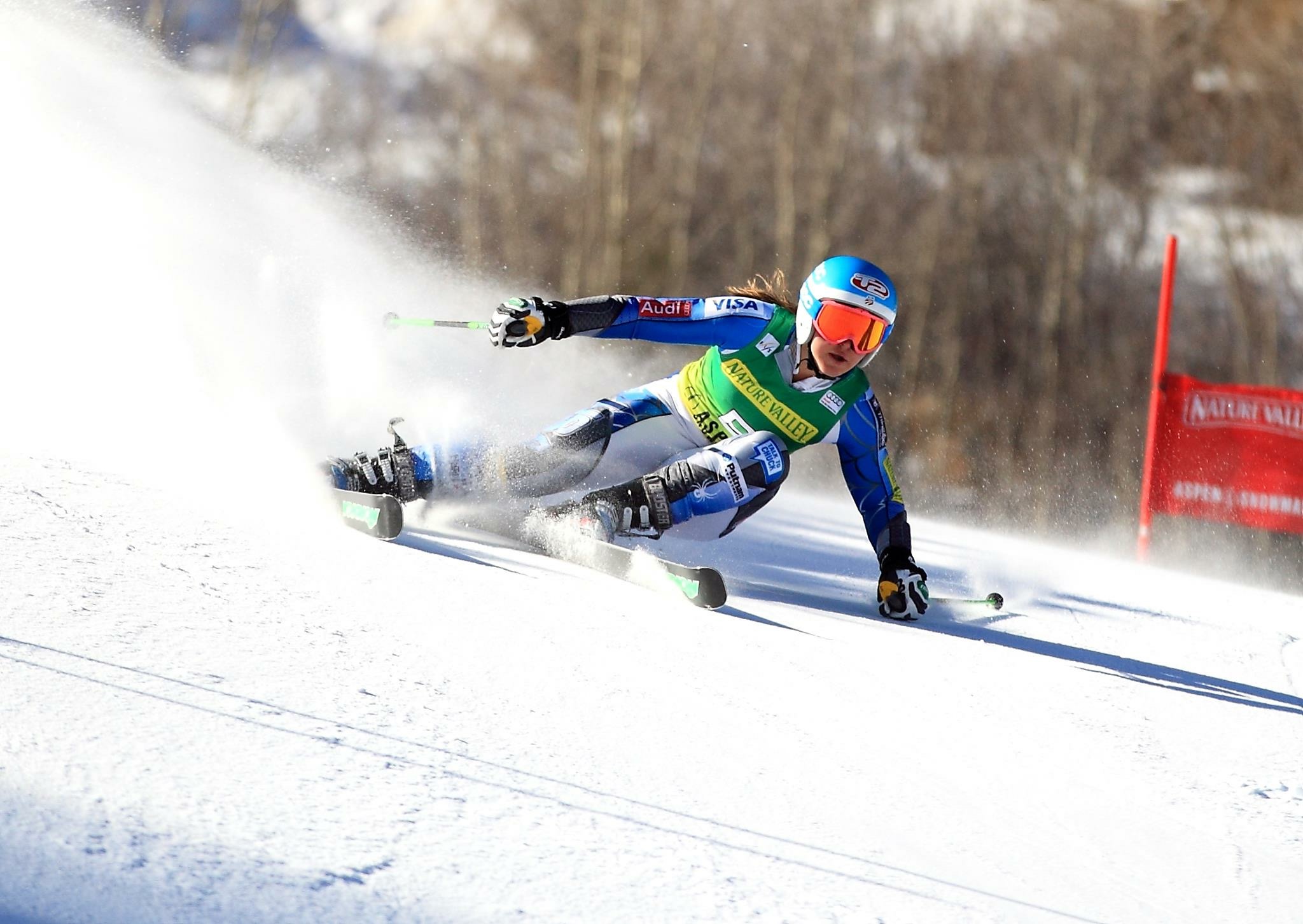 Anna Marno carving a deep turn in a giant slalom course